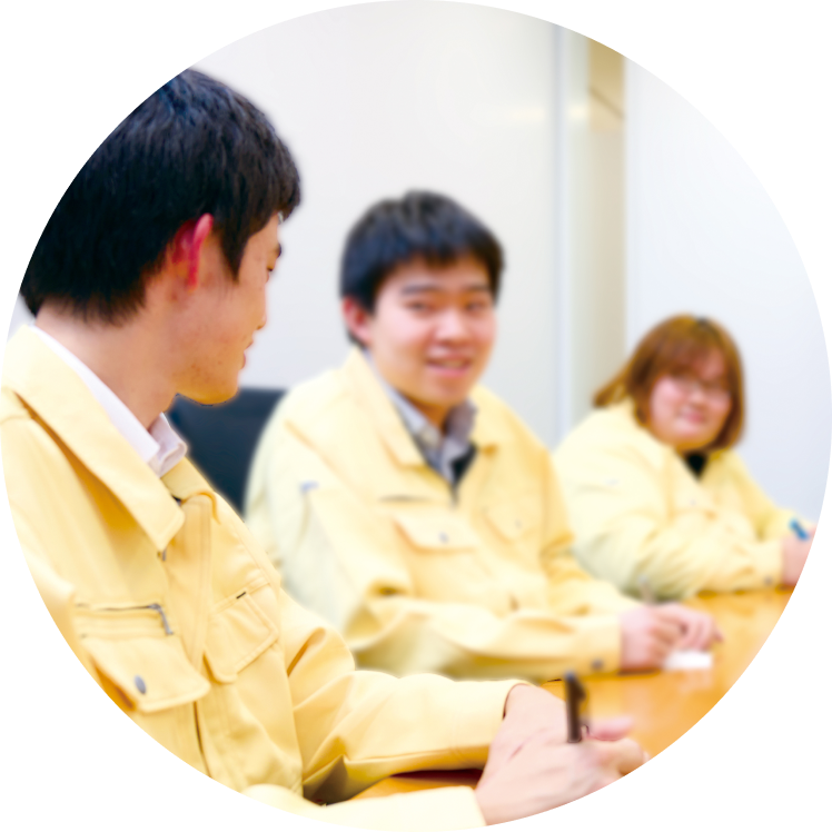 社員が楽しそうに話している写真