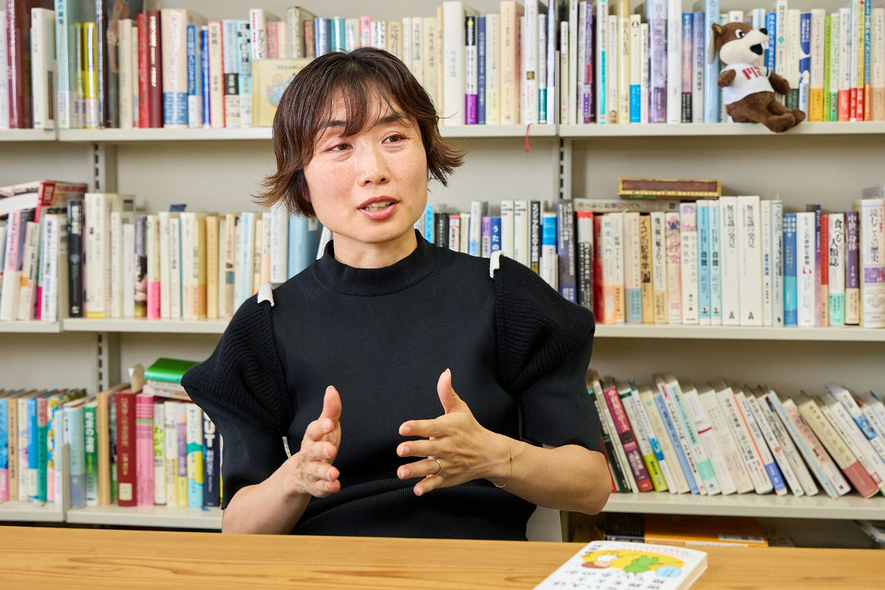 Professor Ito answering questions in the research lab