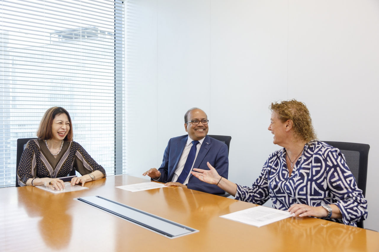 A photo of Yoko, Marianthi and Reza having a conversation